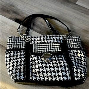 Dana Buchman Houndstooth Pocketbook